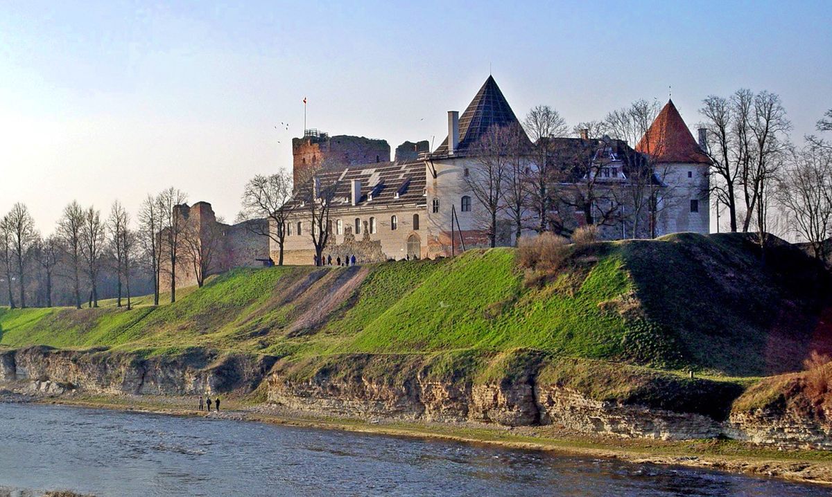 Латвия-замок.jpg