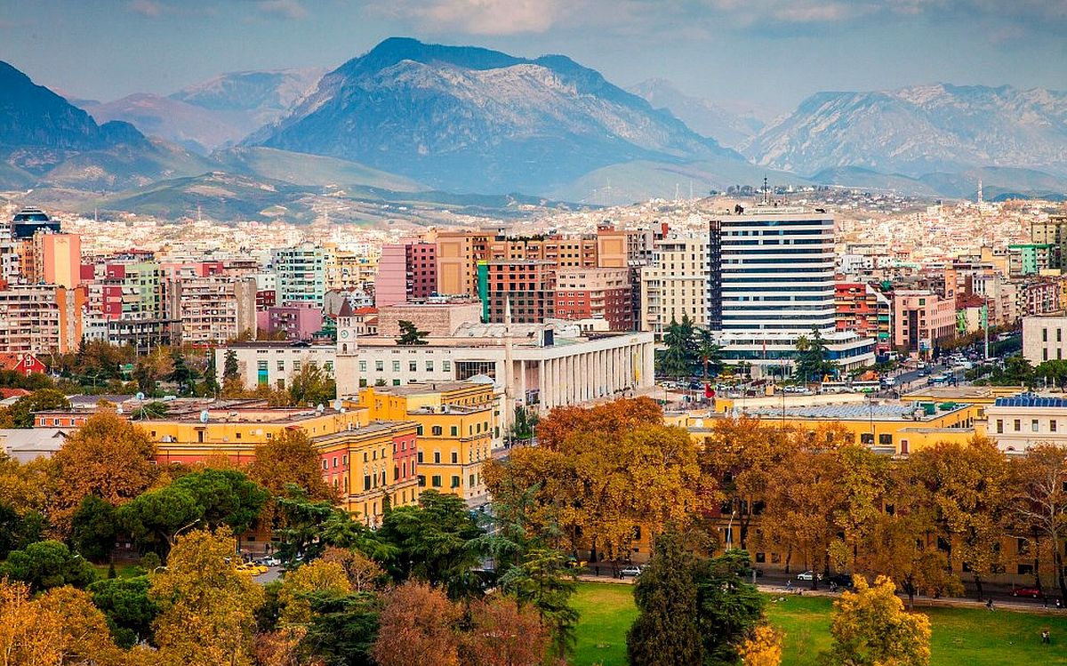Албания-Тирана-Город.jpg