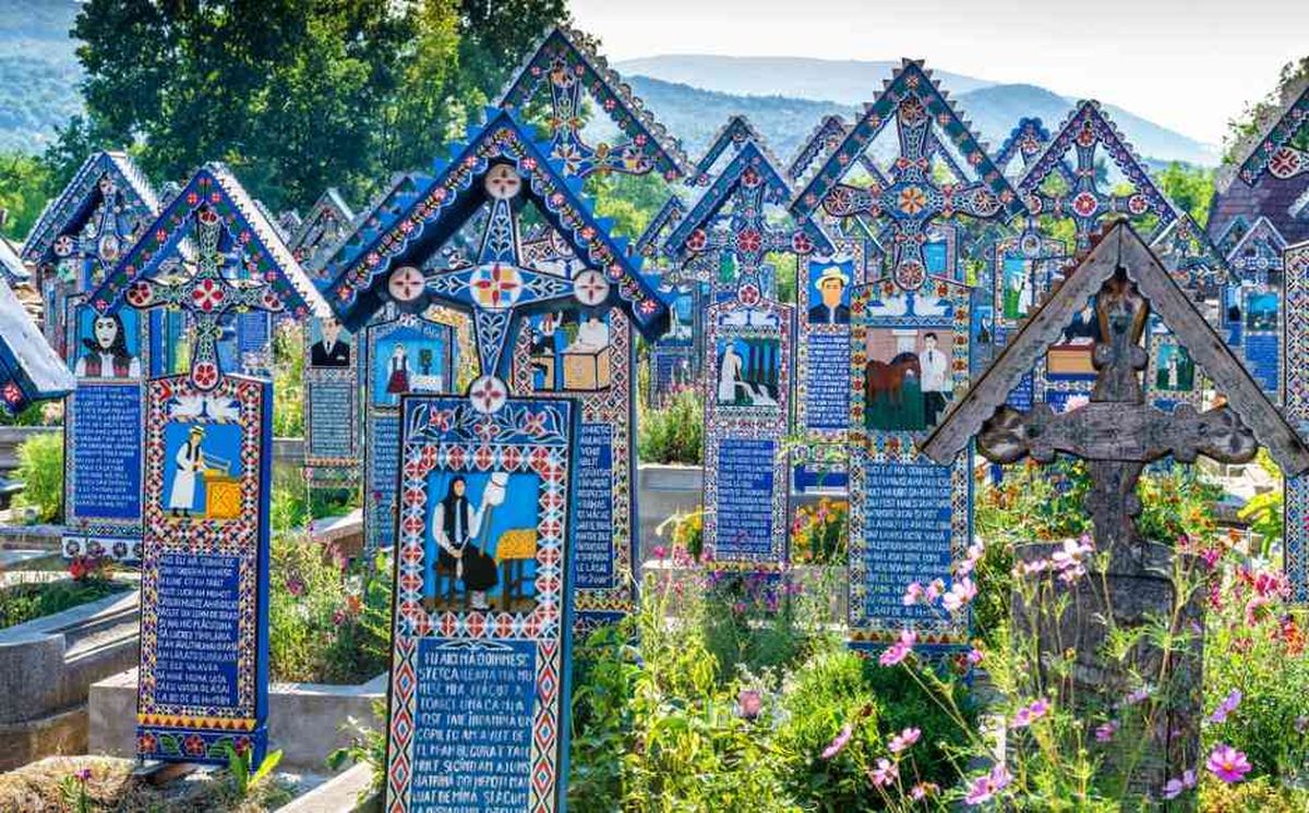 Весёлое-кладбище-Румыния.jpg