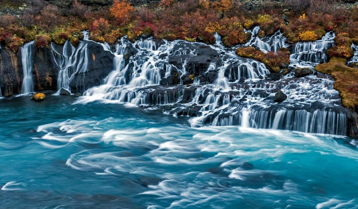 Водопад-Хрёйнфоссар-Исландия.jpg