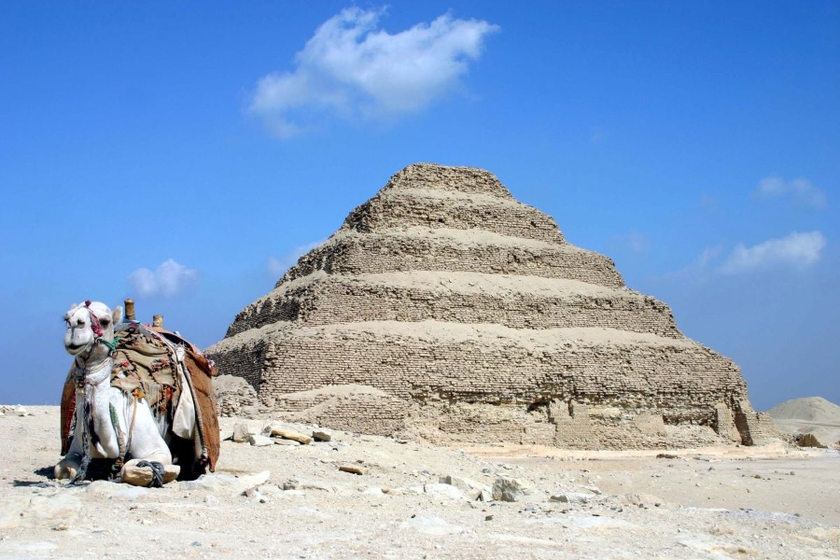Пирамида-Джосера-Саккара.jpg