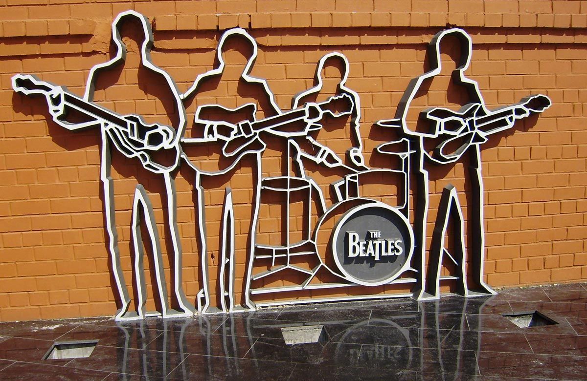Памятник-Группе-The-Beatles-в-Екатеринбурге.jpg