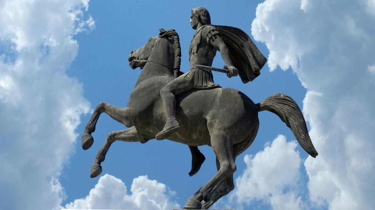 Памятник-Александру-Македонскому.jpg