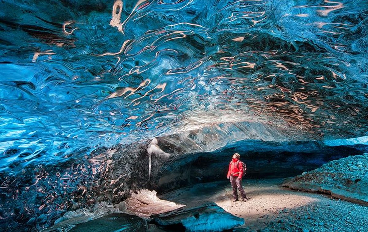 Ледяные-пещеры-Ватнайёкюдль.jpg
