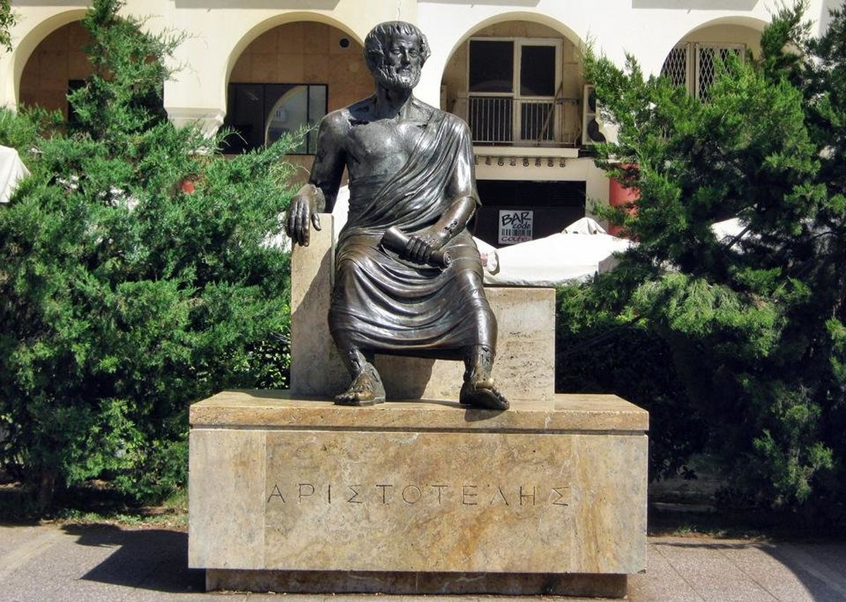 Памятник-Аристотель.jpg