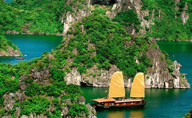 Залив или Бухта Ха-Лонг, Тонкинский залив, Вьетнам